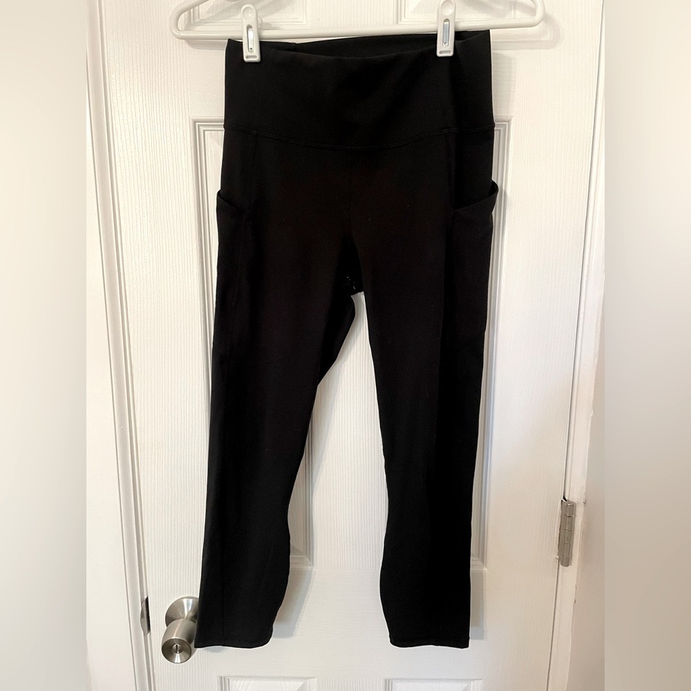Fabletics black crop leggings